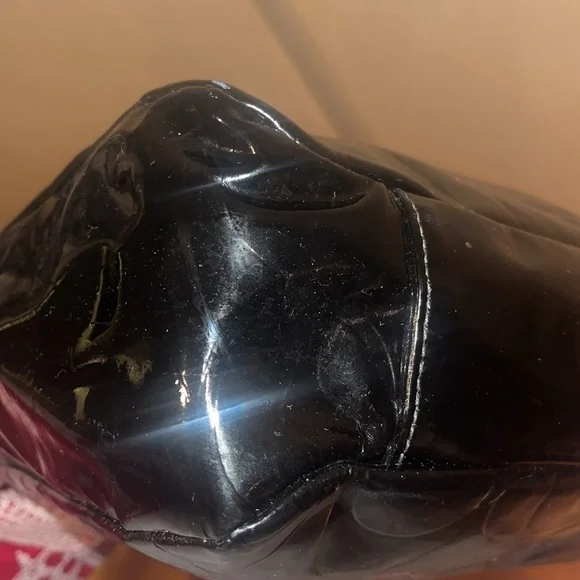 Coach black patent leather tote handbag with signature CC logo, preowned OS - Picture 7 of 10